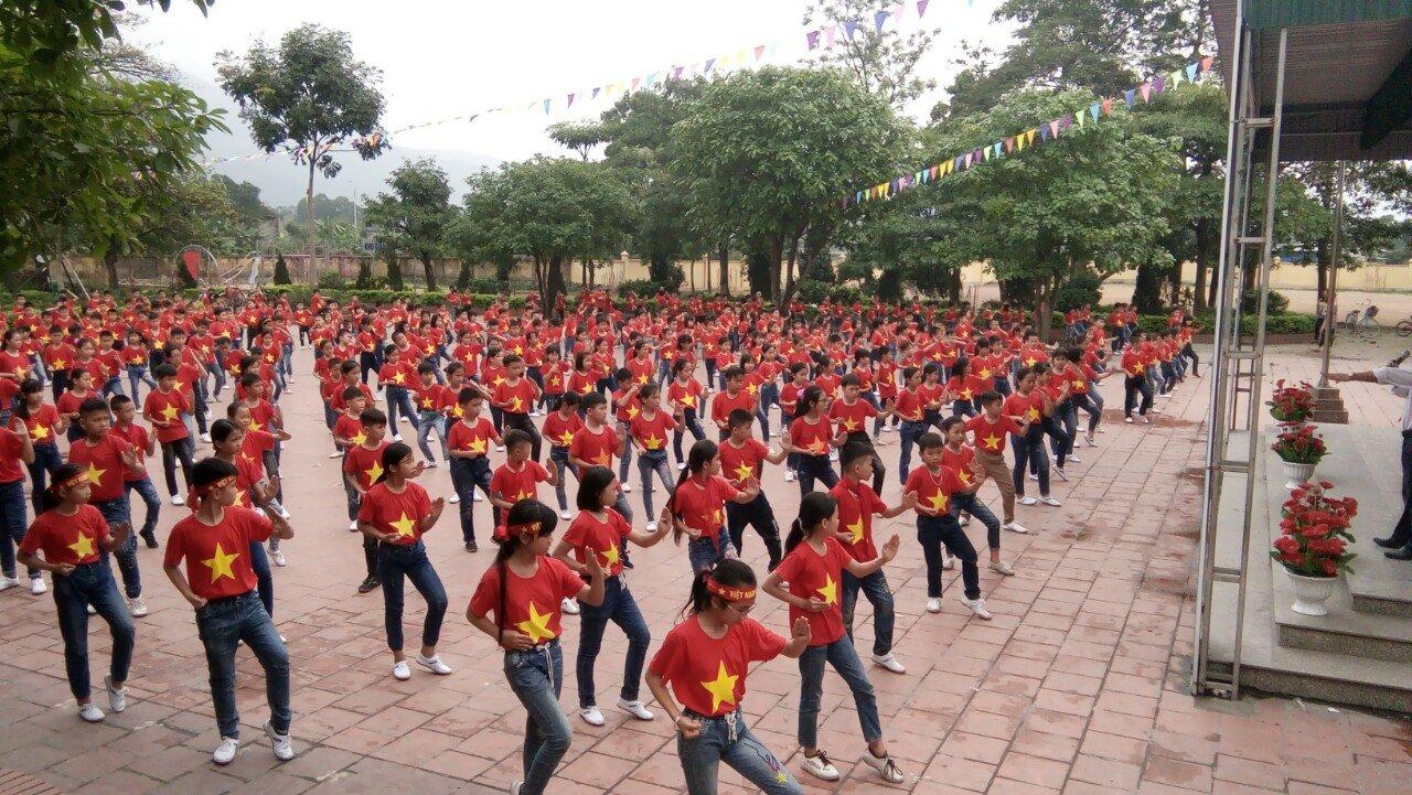 Hoạt động tập thể.jpg
